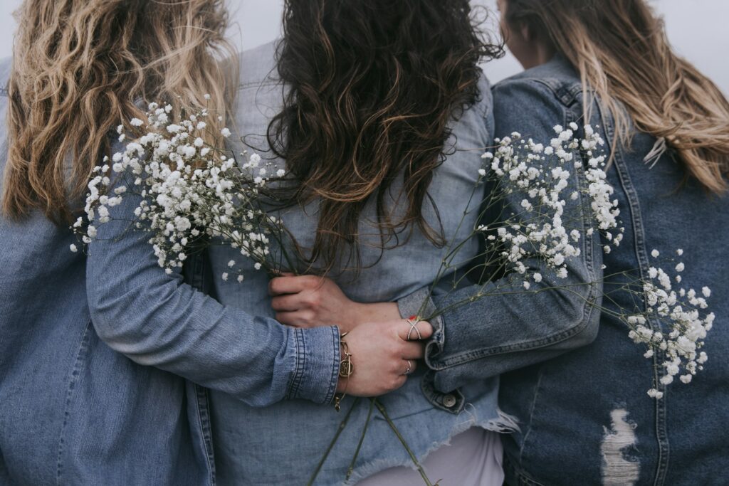 photo of 3 women friends holding baby breaths flowers. bpd episode bpd splitting bpd favorite person