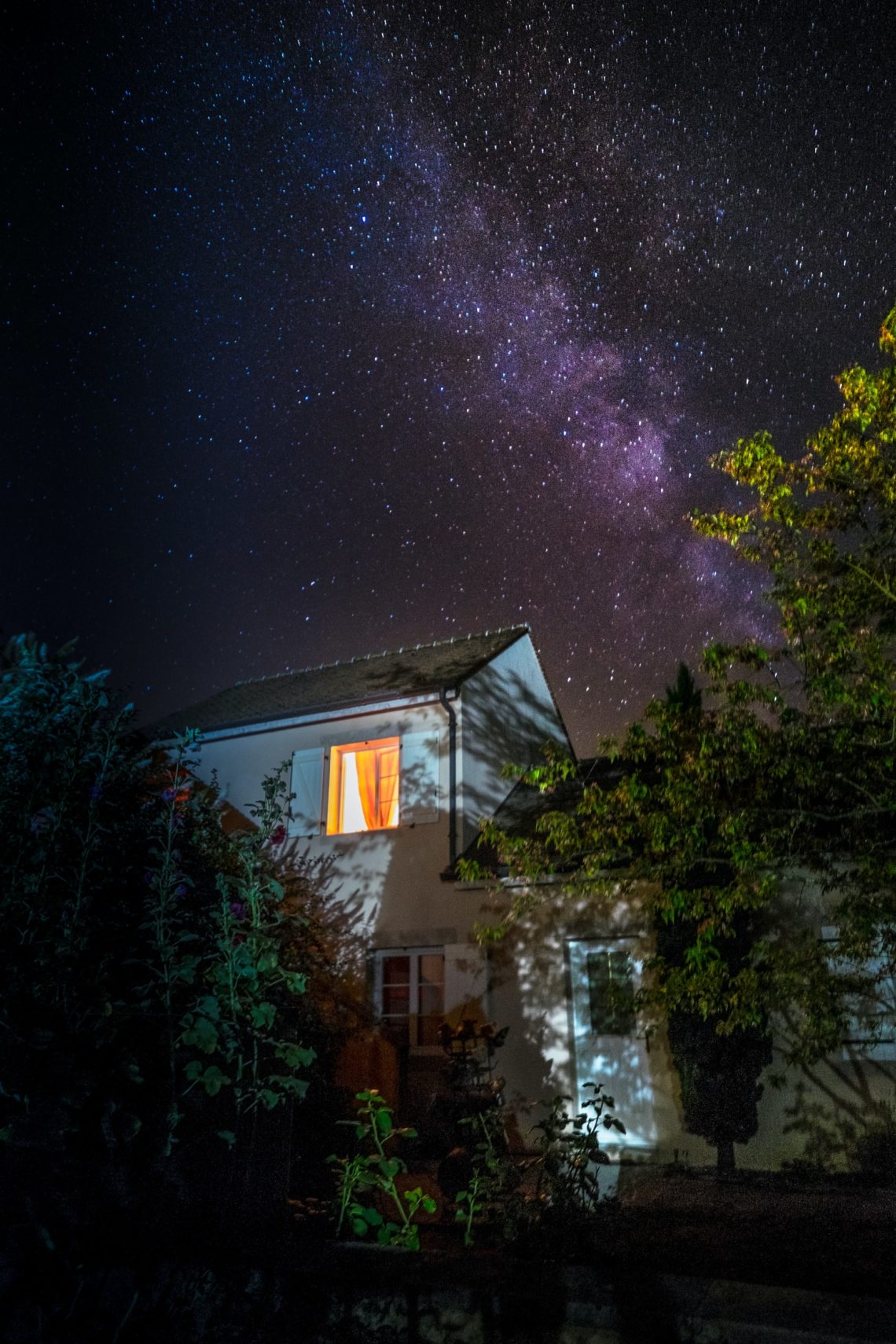saying no to someone with borderline personality disorder living with someone with bpd bpd spouse (decorative image of house at night)